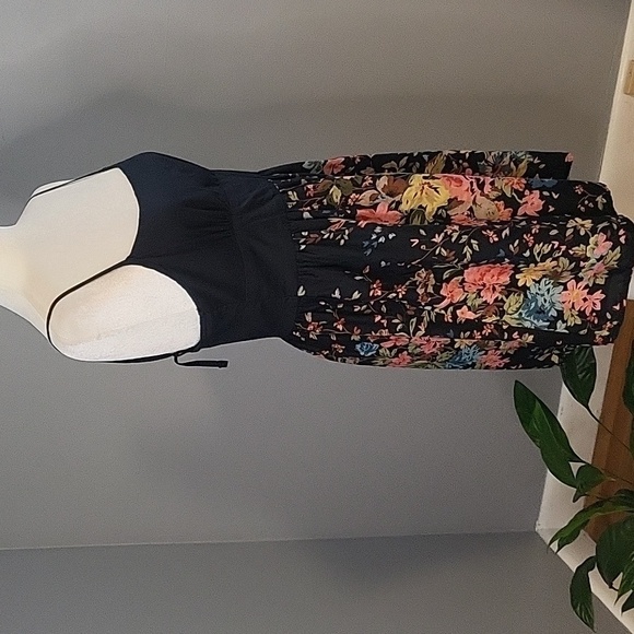 Wet Seal Floral Lined Hidden Back Zip Adjustable Strap Cotton Sundress - Size M - Picture 2 of 12